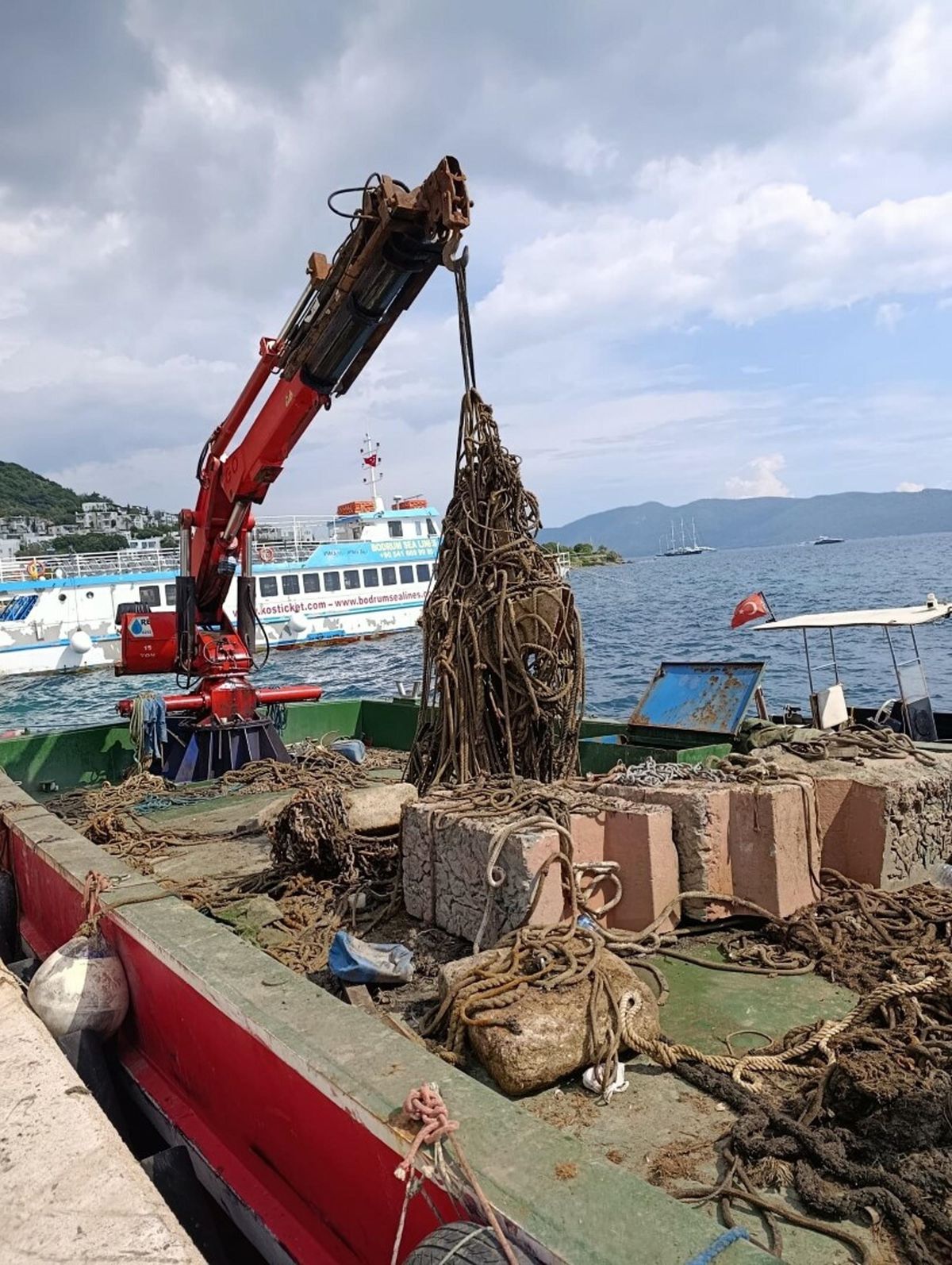 Bodrum'da Deniz Dibi Temizliği: 130 Ton Atık Çıkartıldı