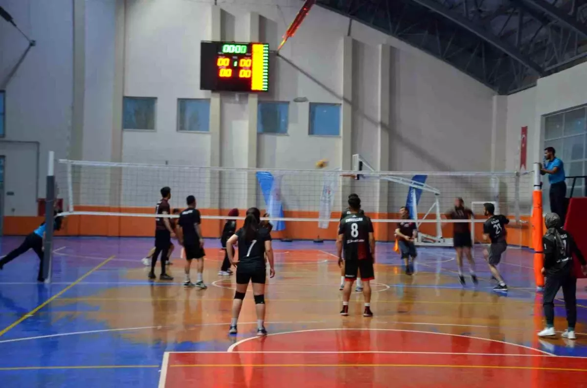 Bulanık'ta Voleybol Turnuvası Sona Erdi