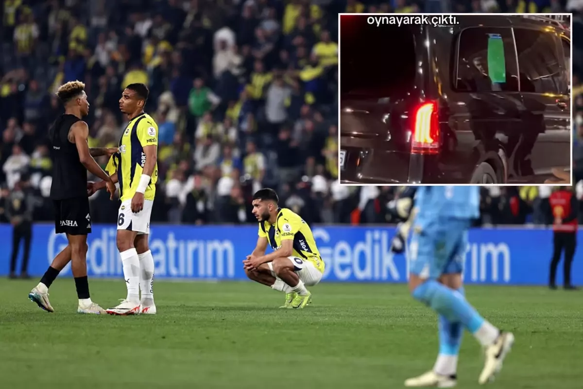 Fenerbahçe'nin yıldızı Beşiktaş derbisinin ardından stadyumdan oyun oynayarak ayrıldı