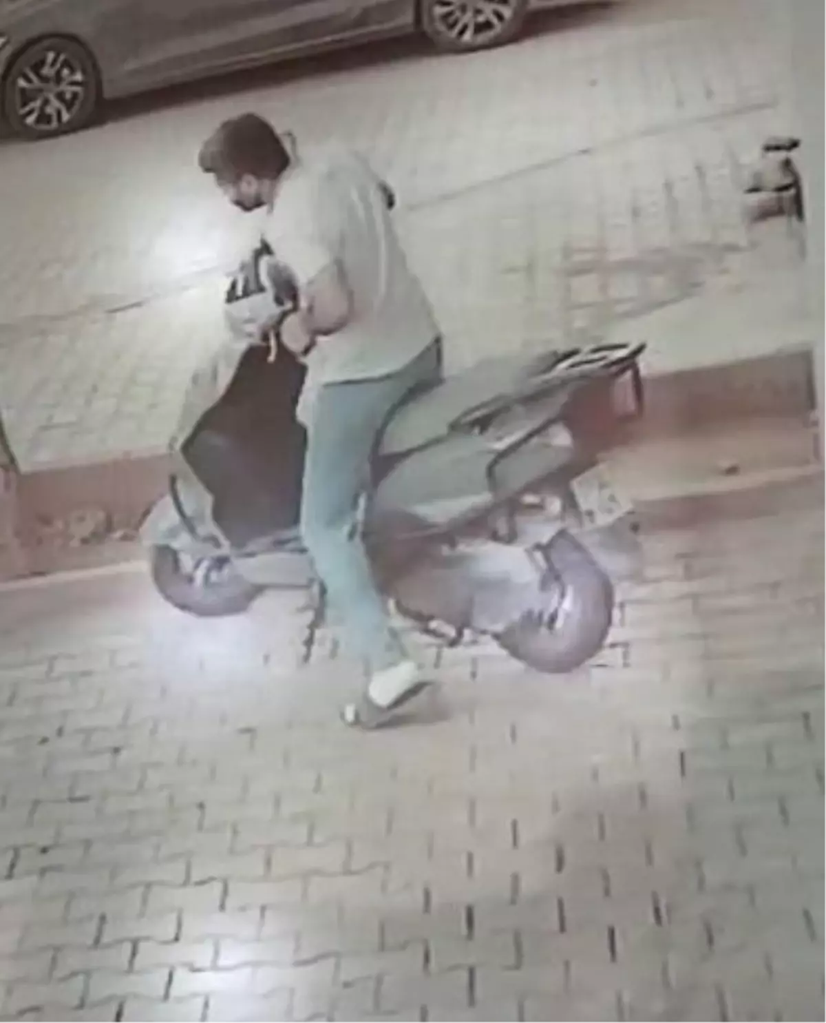 Gaziantep'te Motosiklet Hırsızlığı Güvenlik Kamerasında