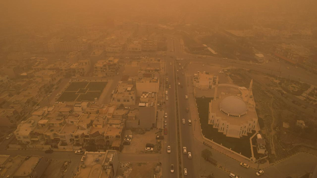 كابوس عواصف الرمال في العراق: تم نقل مئات الأشخاص إلى المستشفيات