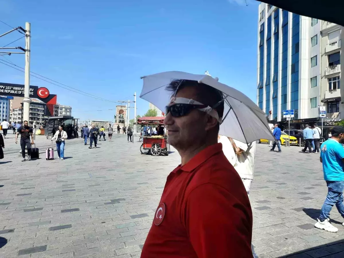 İstanbul'da Bahar Havası Taksim'de Vatandaşları Bunalttı
