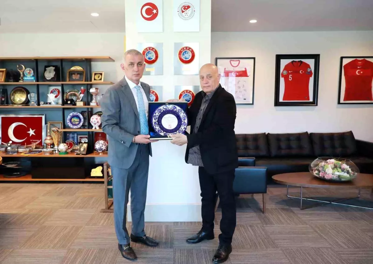 İstanbulspor Kulübü Başkanı TFF Başkanı Hacıosmanoğlu'nu Ziyaret Etti