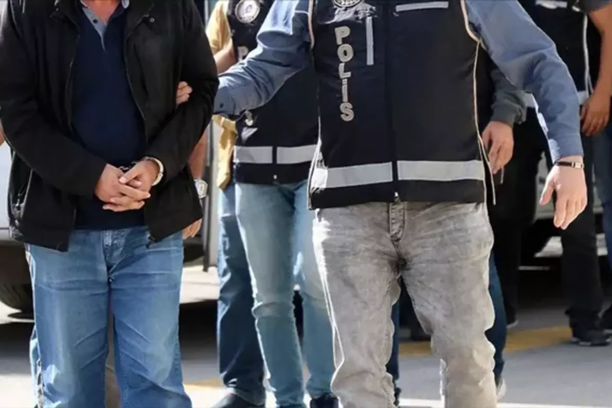 Kadıköy'de CHP standı yakınında kavga! 3 kişi gözaltına alındı