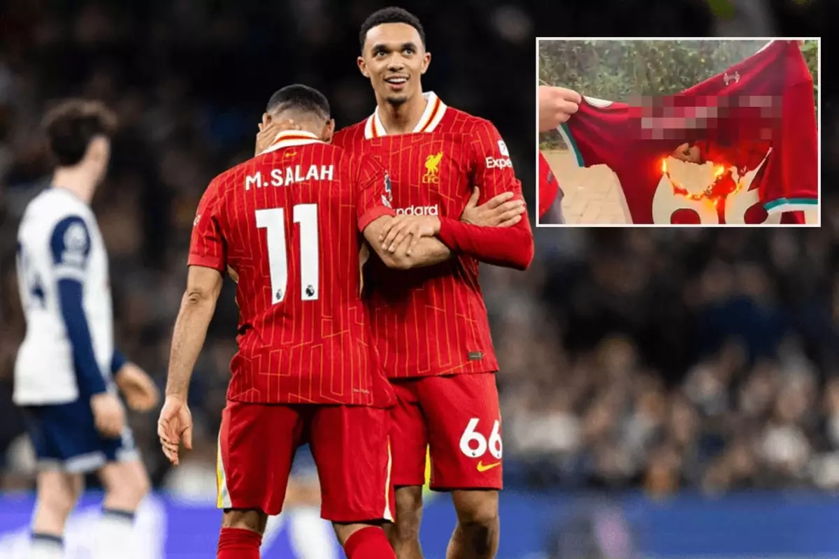 Liverpool taraftarı ayrılığı kaldıramadı, yıldız oyuncunun formasını yaktı