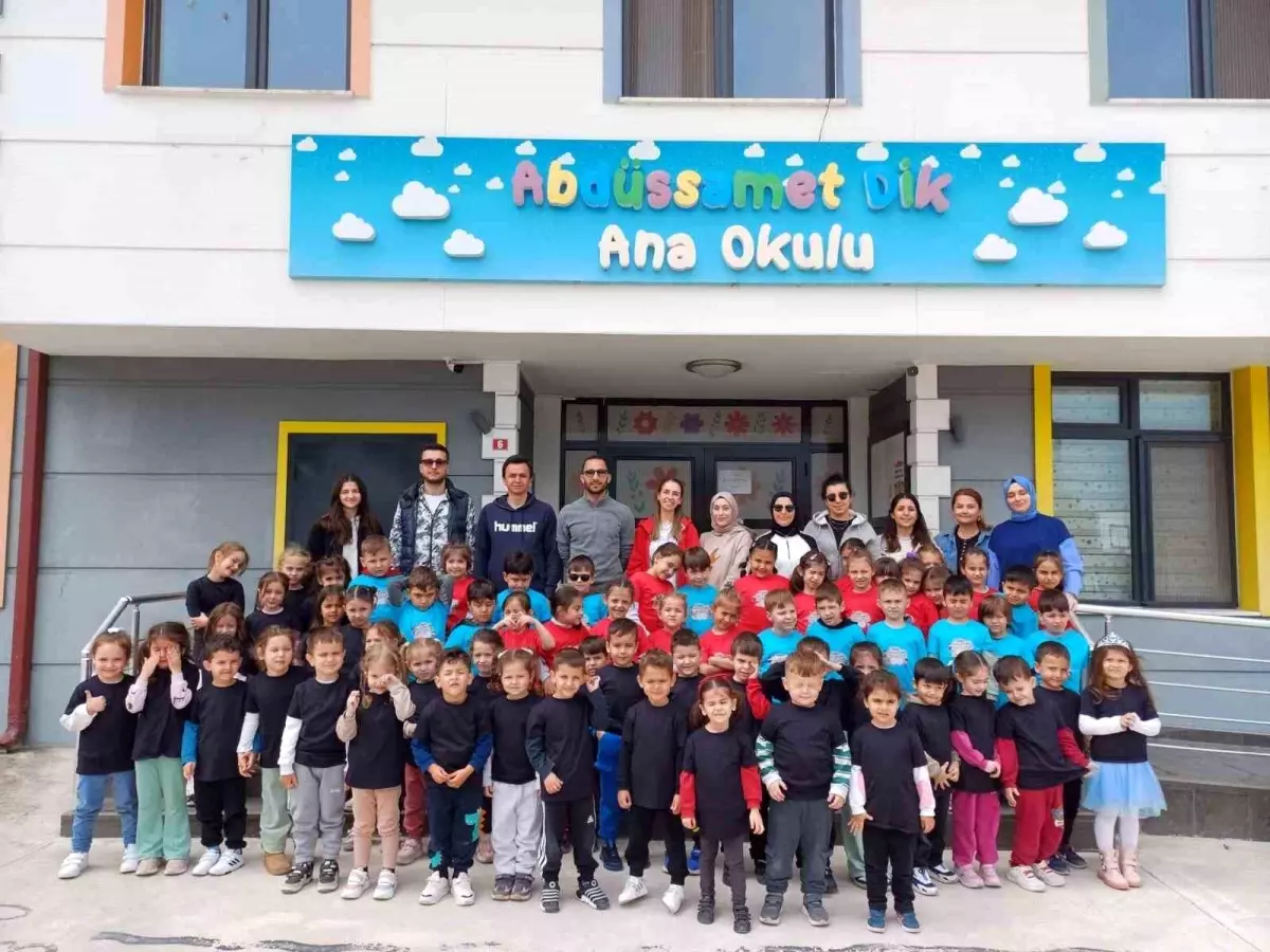 Düzce'de Minik Adımlardan Büyük Adımlara Atletizm Etkinliği Gerçekleşti