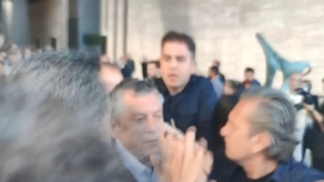 المشتبه به الذي اعتدى على أوزغور أوزيل: يدي اليمنى ارتفعت بشكل عفوي وضربت