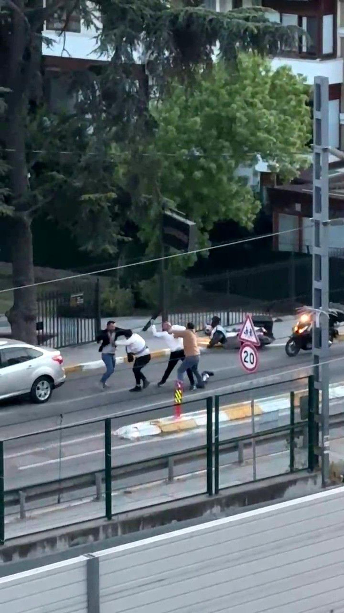 Pendik'te Trafik Tartışması Kavga Çıkardı