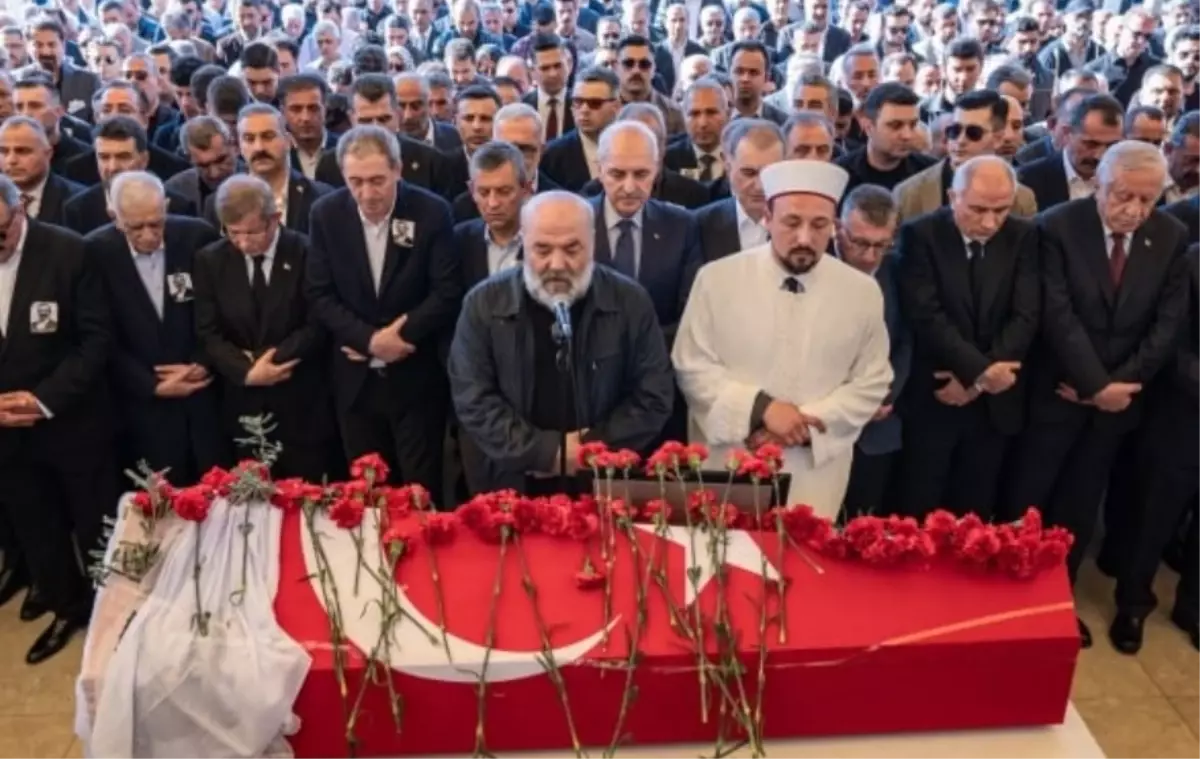 Sırrı Süreyya Önder cenaze namazını kim kıldırdı, cenazeye kimler katıldı?