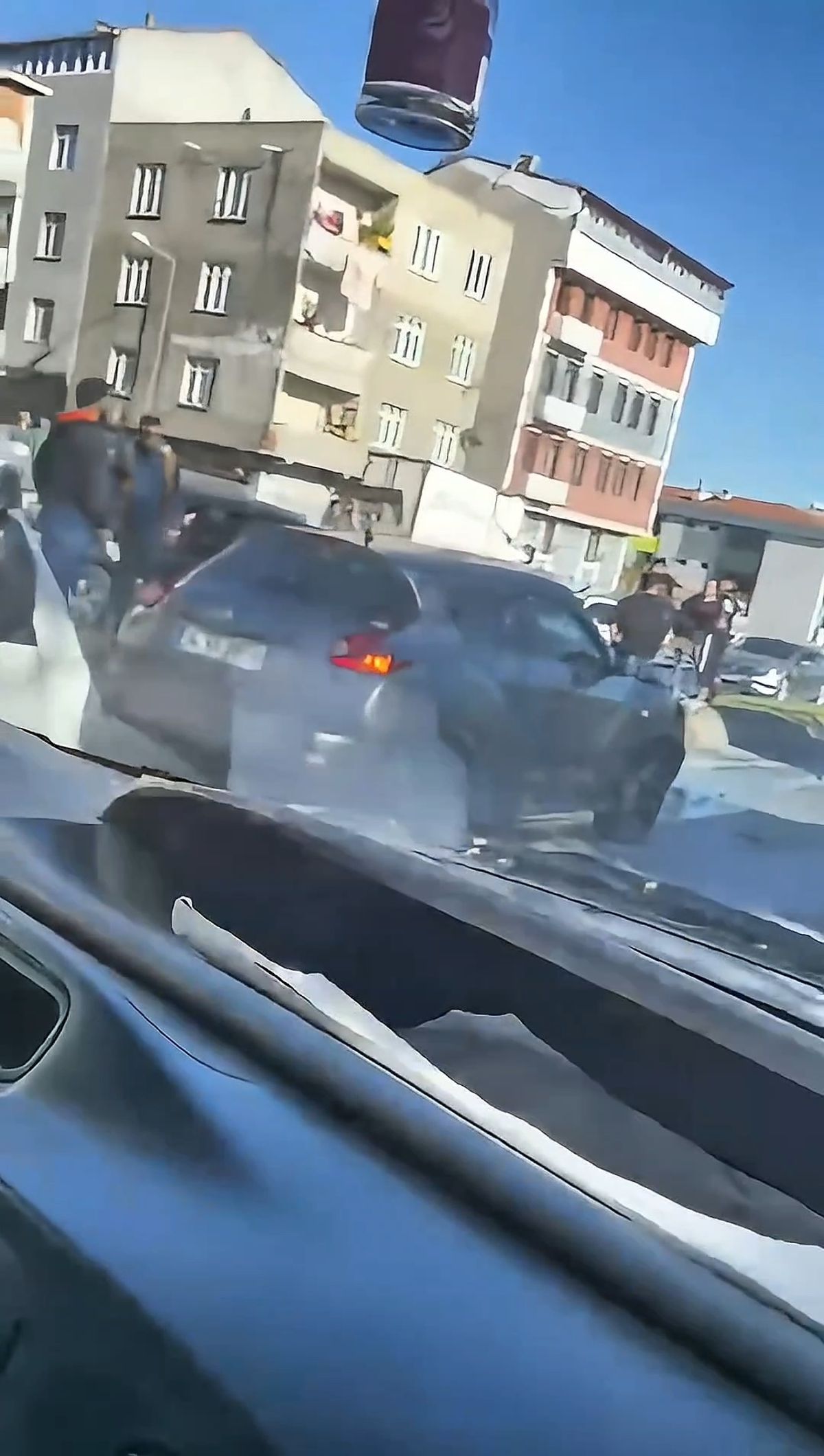 Sultangazi'de Zincirleme Trafik Kazası: 3 Yaşındaki Çocuk Hayatını Kaybetti