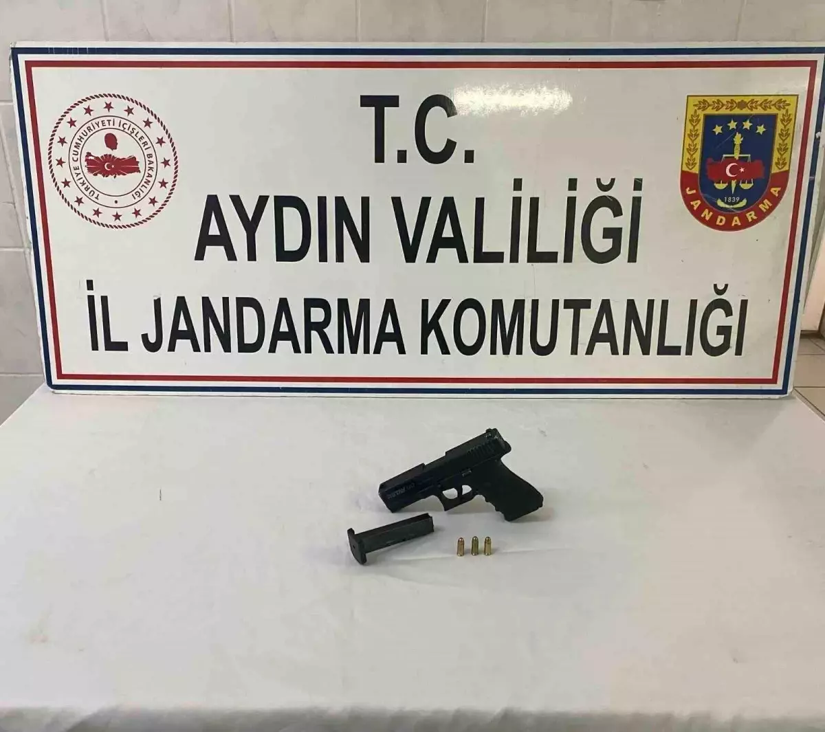 Didim'de Jandarma Operasyonu: Tabanca ve Mermiler Ele Geçirildi