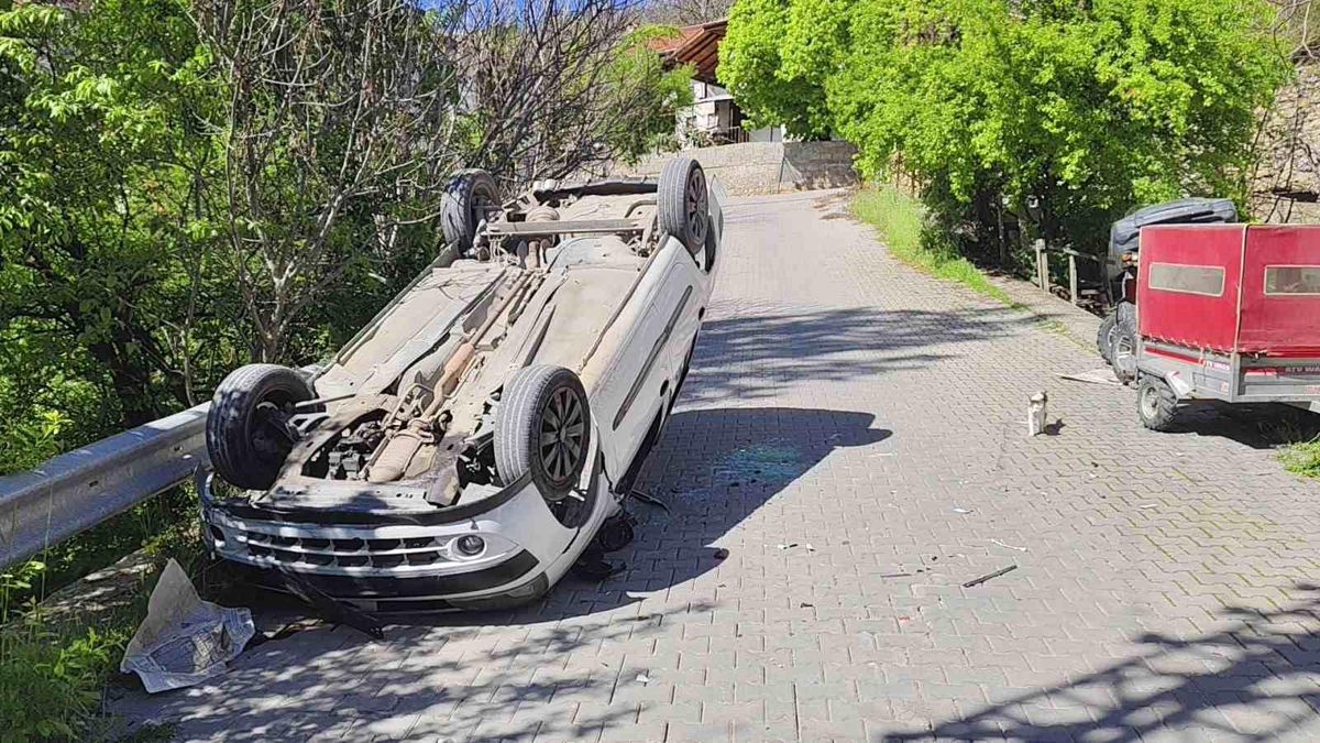Safranbolu'da Ters Dönerek Kaza Yapan Otomobil Maddi Hasara Neden Oldu