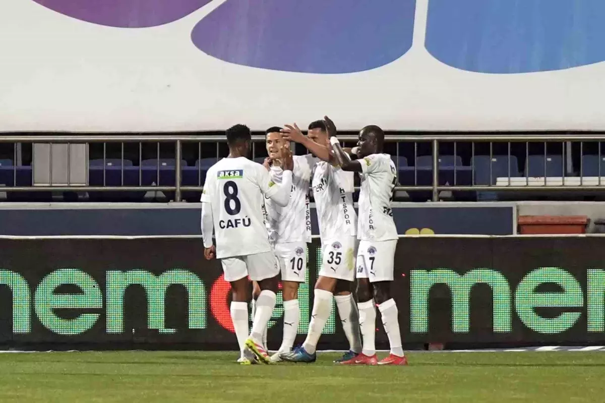 Kasımpaşa, Trabzonspor'u 1-0 Önde Tamamladı