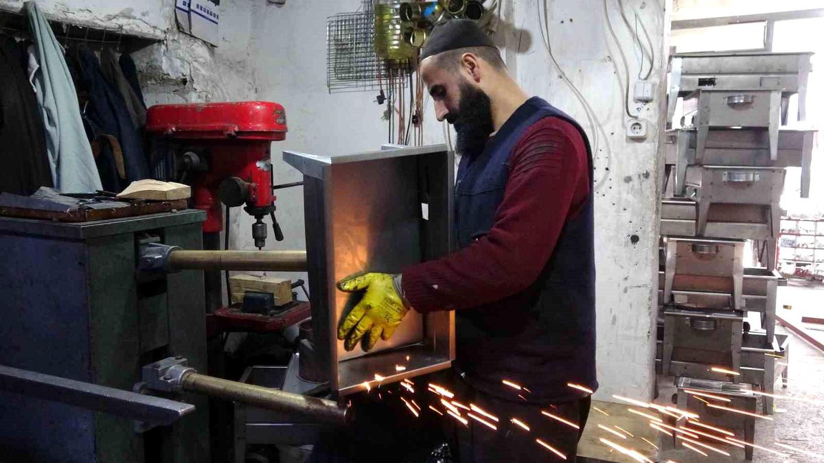 Van'da Piknik Mevsimi: Sobacılar Çarşısı'nda Mangal ve Semaver Üretimi Artıyor