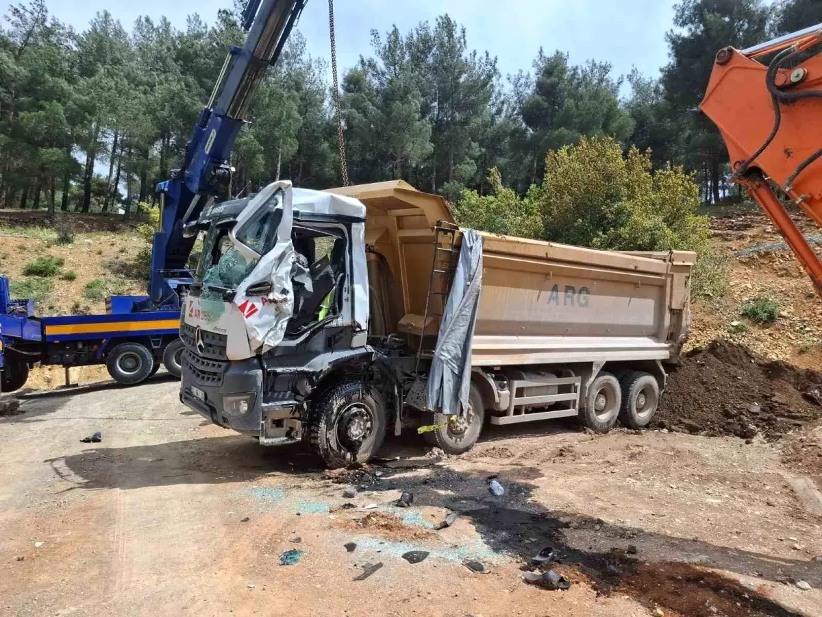 Kahramanmaraş'ta Devrilen Kamyonun Altında Sürücü Hayatını Kaybetti
