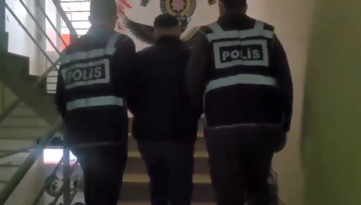 Hırsızlık Suçundan Suçüstü Yakalanan Şahısın 22 Yıl Hapis Cezası Olduğu Ortaya Çıktı