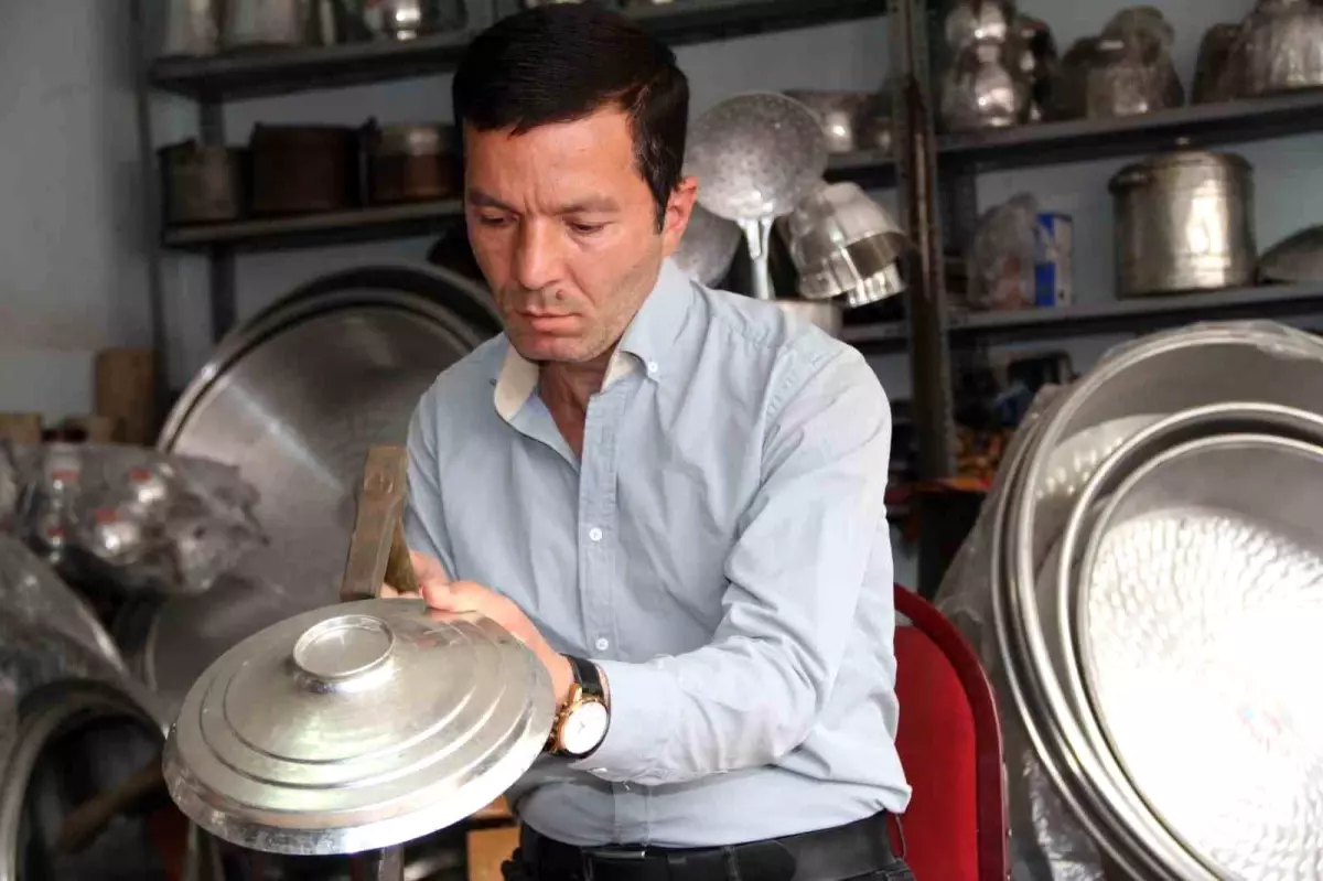Çankırı'da Bakır Ustası Kadir Demirel, Babasından Devraldığı Mesleği Yaşatıyor