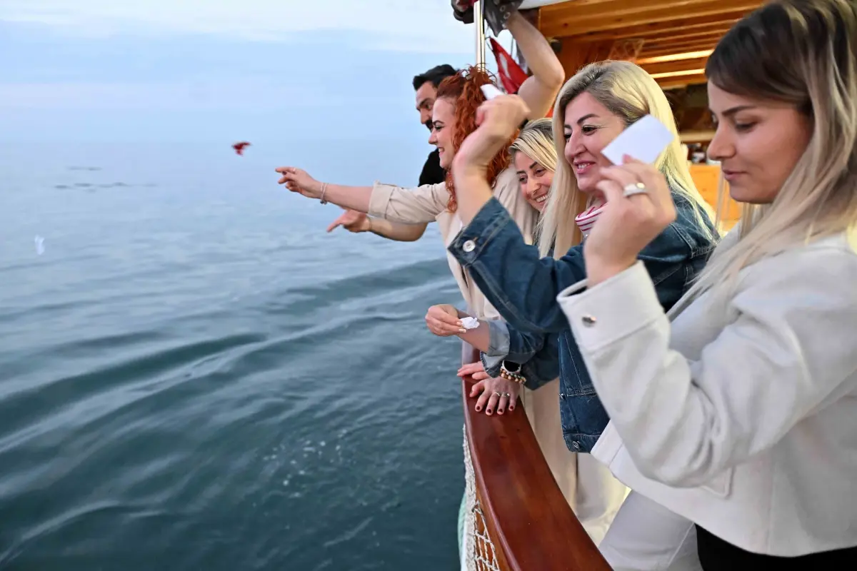 Hıdırellez Etkinliği Akdeniz'e Dileklerle Taşındı