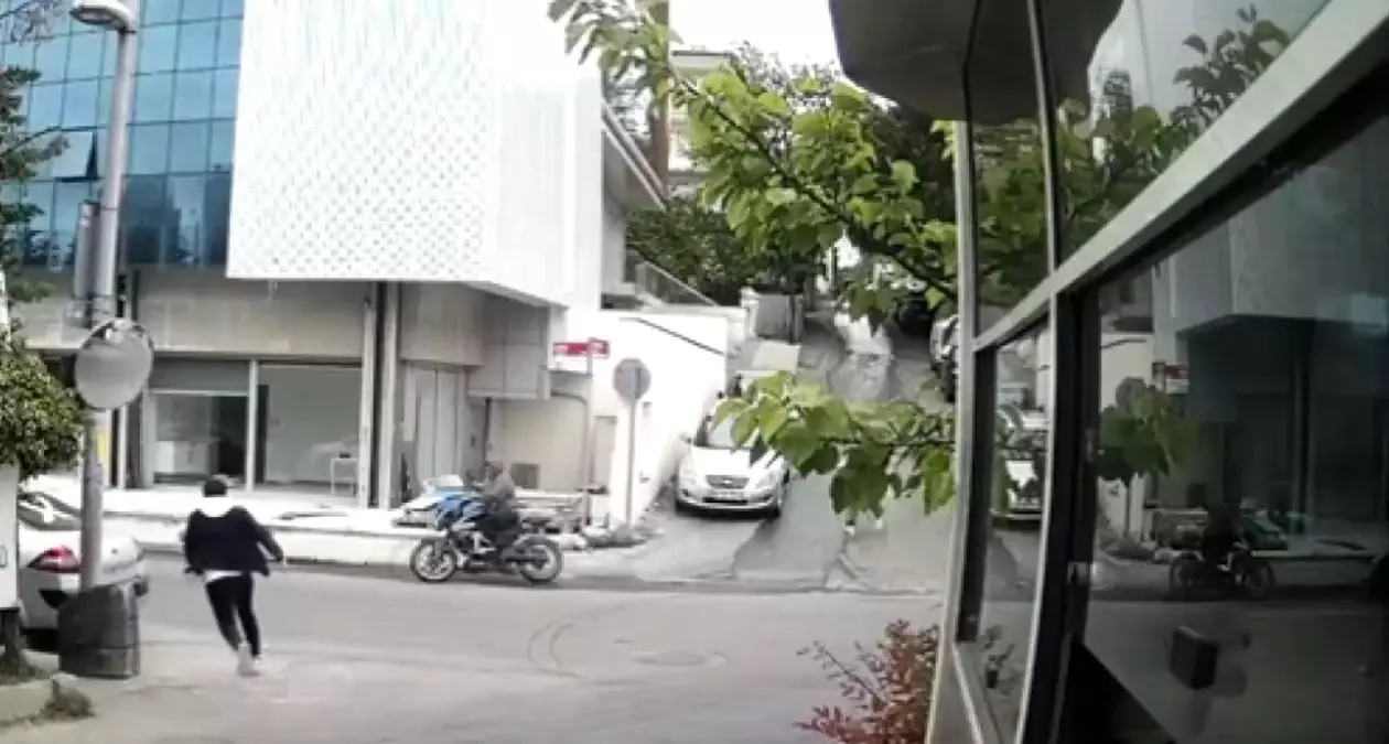 Ataşehir'de Kadın Telefonu Kapkaçla Çalındı, Şüpheli Yakalandı