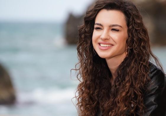 Bir Gece Masalı 32. bölüm tek parça izleme linki var mı?