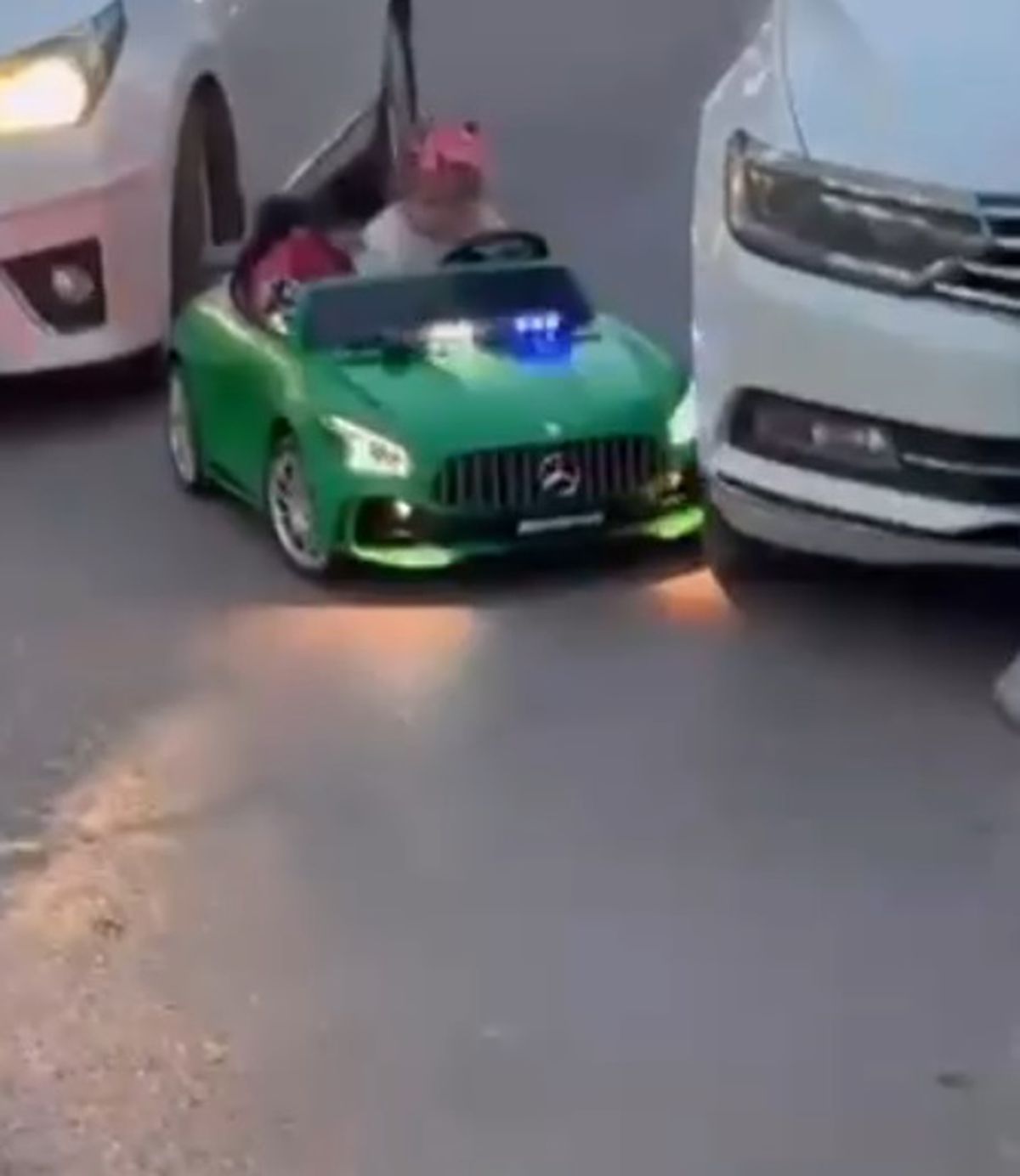 Mersin'de Akülü Araca Otomobil Çarptı