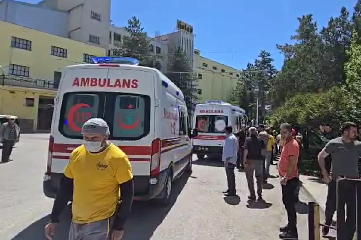 Un fabrikasında patlama: 1'i ağır, 8 yaralı