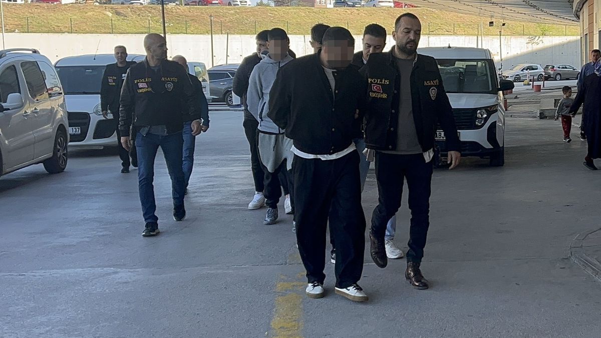 Eskişehir'de Sahte Altın Operasyonu: 8 Gözaltı, 4 Tutuklama
