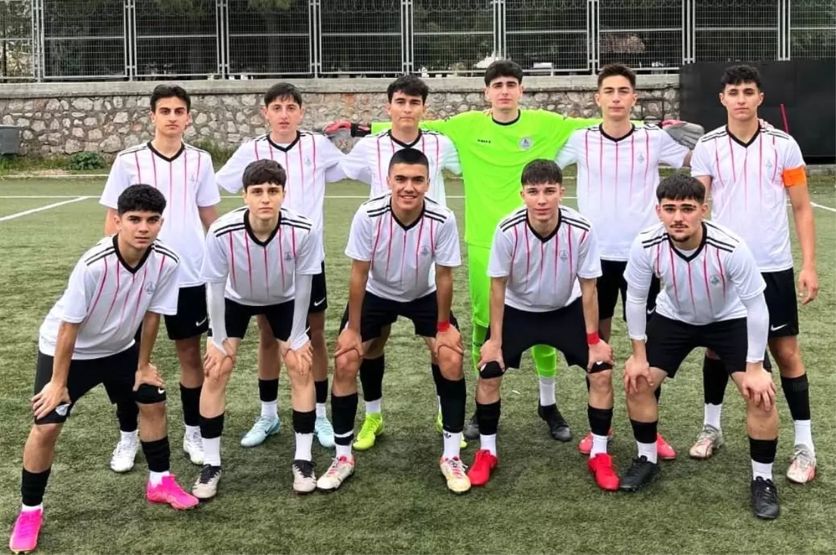 Körfez Gençlerbirliği U17 Takımı Şampiyonluk Özlemine Son Verdi