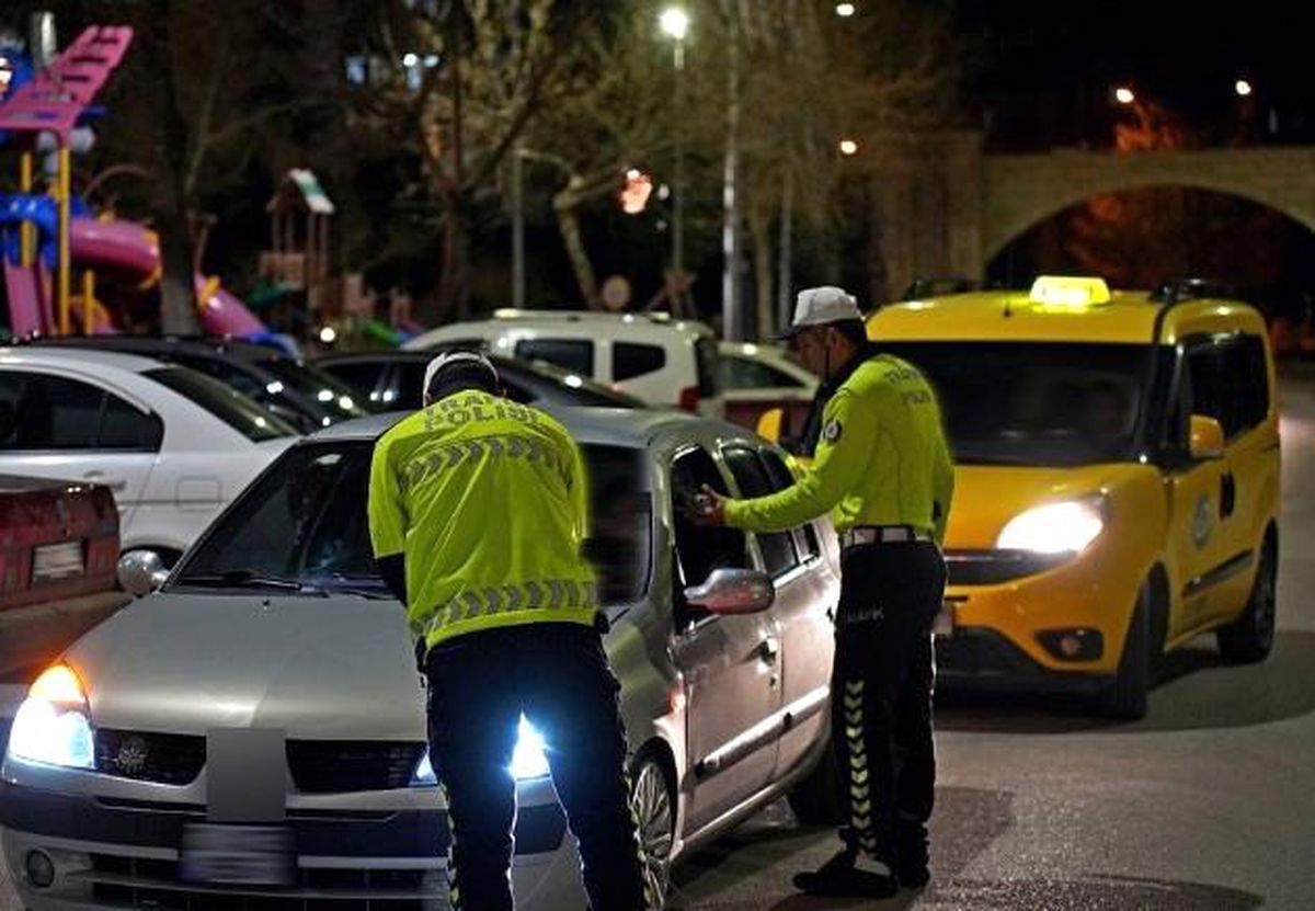 Isparta'da Trafik Denetimi: 15 Sürücüye Ceza