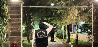 Kadıköy'de apartman dairesinde yangın: 1 kişi hayatını kaybetti