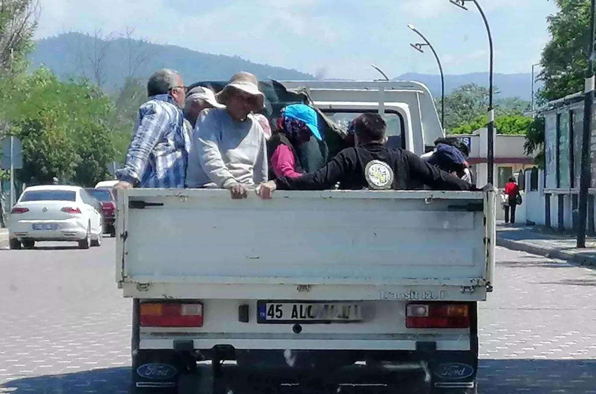 Turgutlu'da Tarım İşçileri Emniyetsiz Taşınıyor