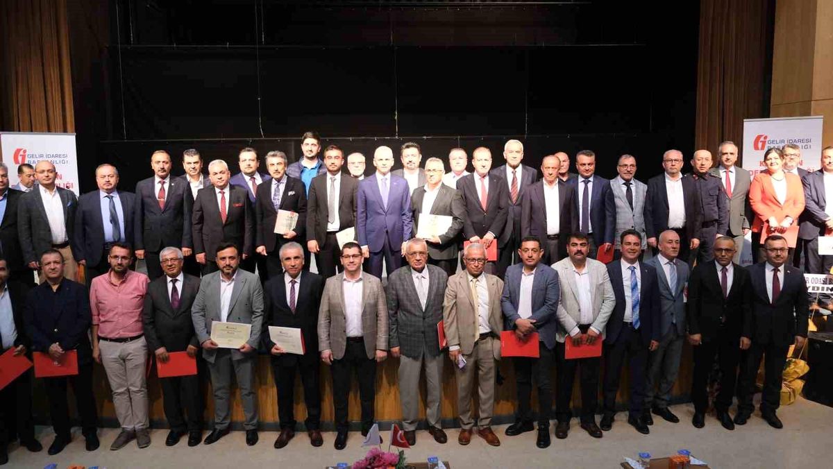 Karaman'da Vergi Rekortmenleri Ödüllendirildi
