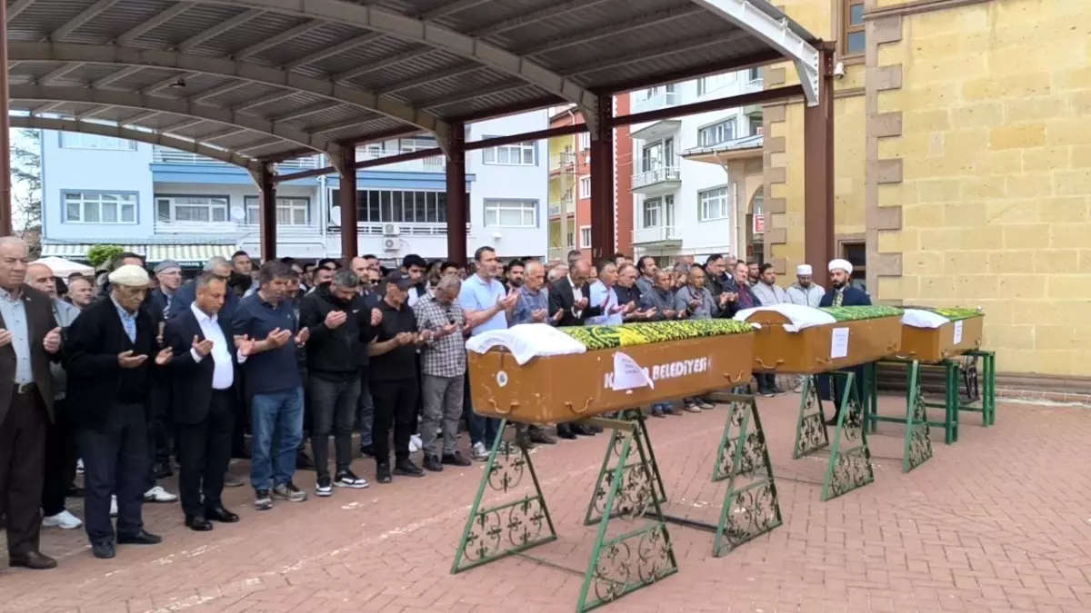 Hendek'te Kaza: İki Kardeş Hayatını Kaybetti, Cenazeleri Kırşehir'de Defnedildi