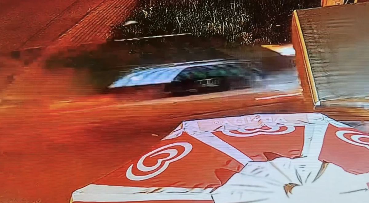 Kocaeli'de Otomobil Cami Duvarını Yıktı: 1 Yaralı