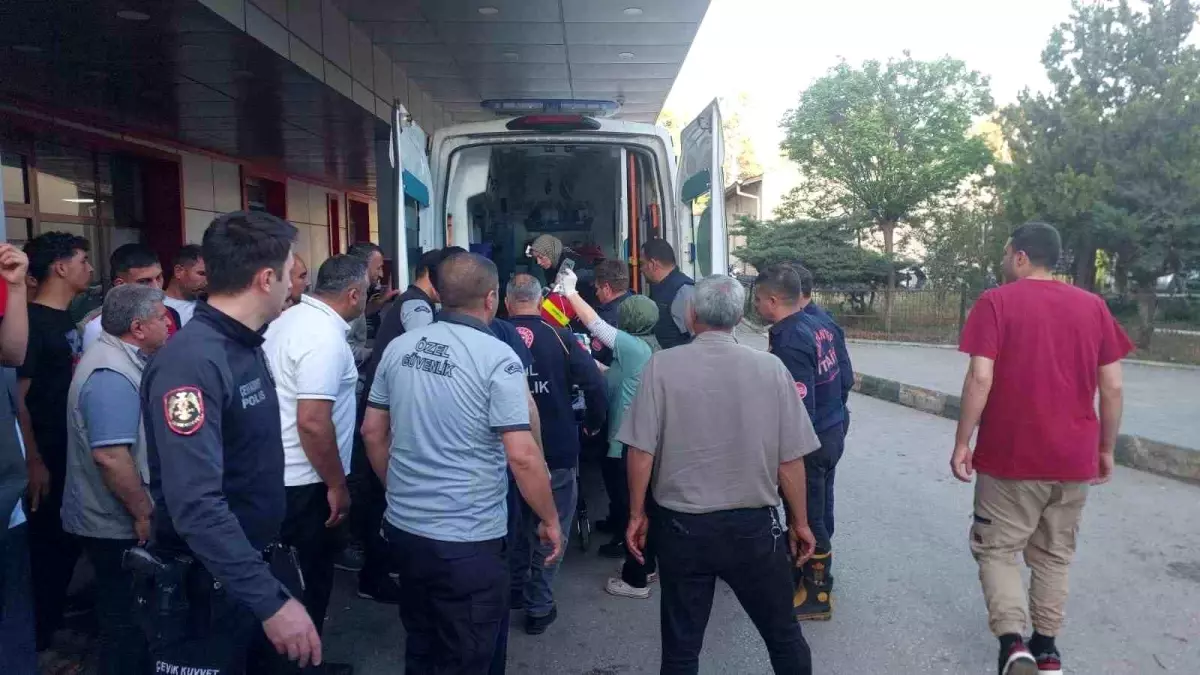 Nizip'te Anneden Kahramanlık: Sulama Kanalında Düşen Çocuk Hastaneye Kaldırıldı