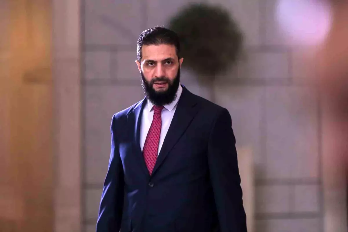 Suriye Devlet Başkanı Eş-Şara, Macron ile Paris'te Görüşecek