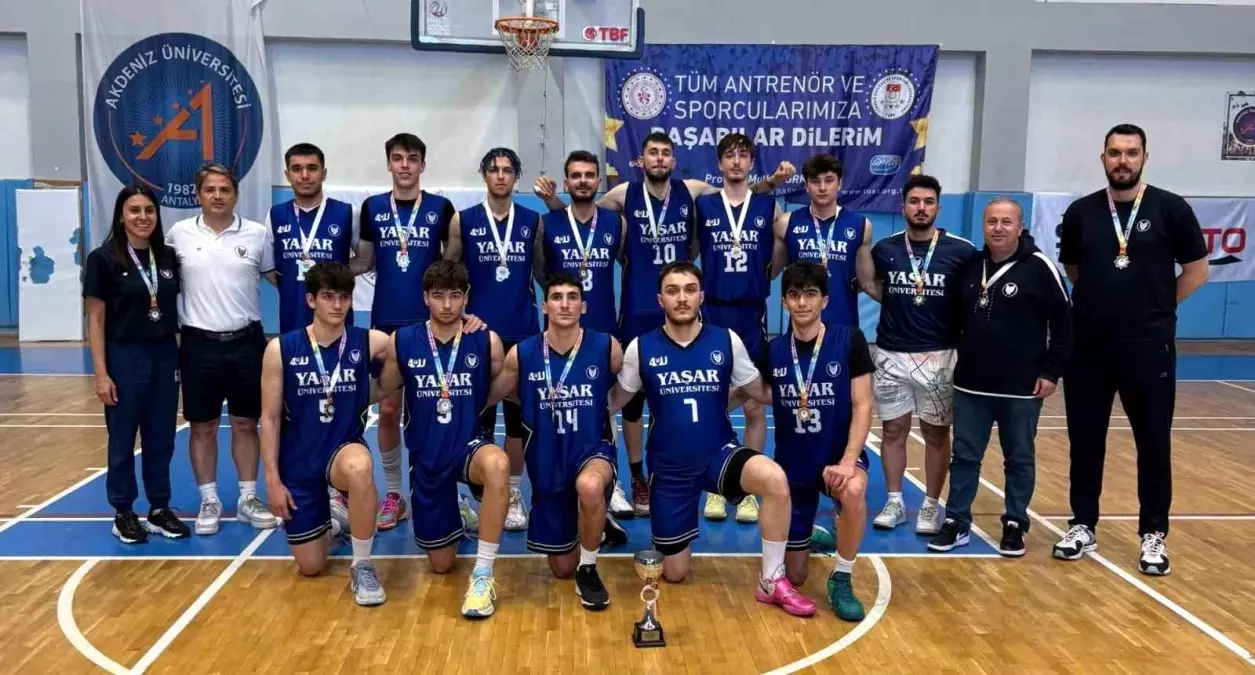 Yaşar Üniversitesi Erkek Basketbol Takımı Süper Lig'e Yükseldi