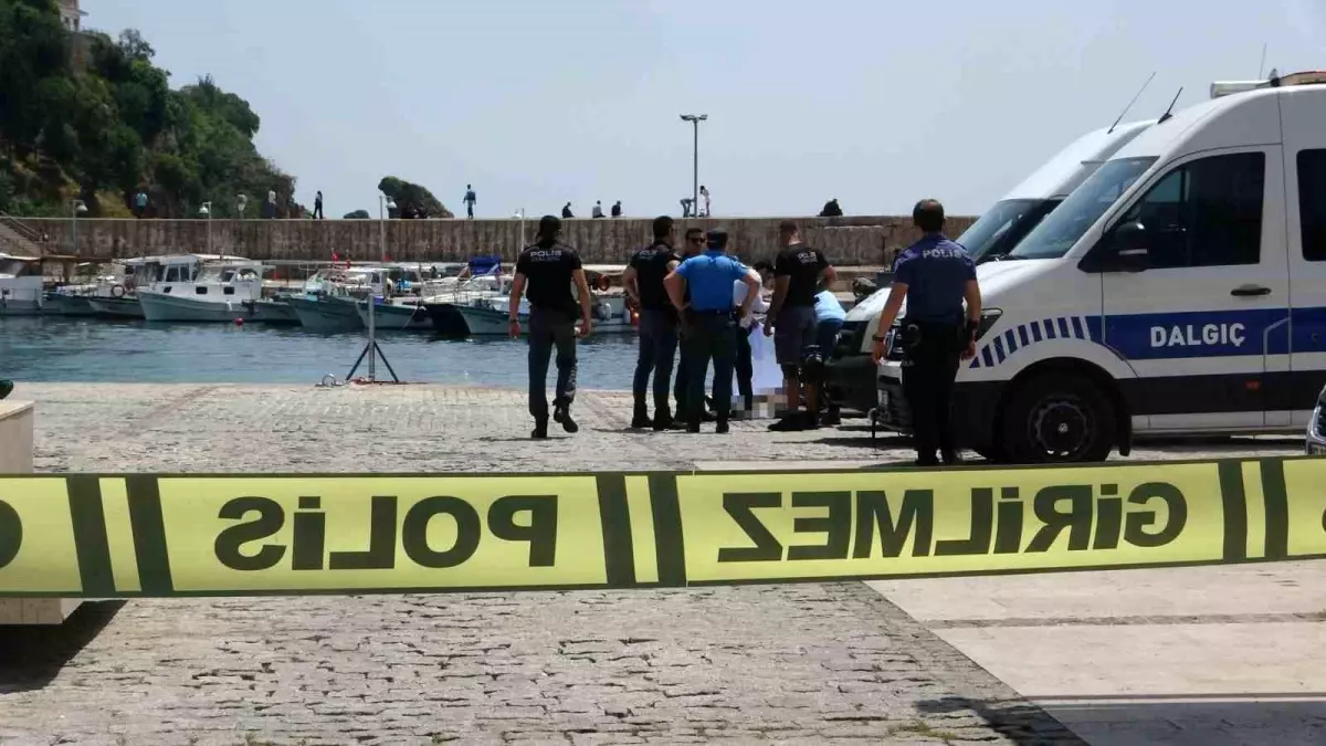 Antalya'da Lara Sahili'nde Cansız Bedeni Bulundu