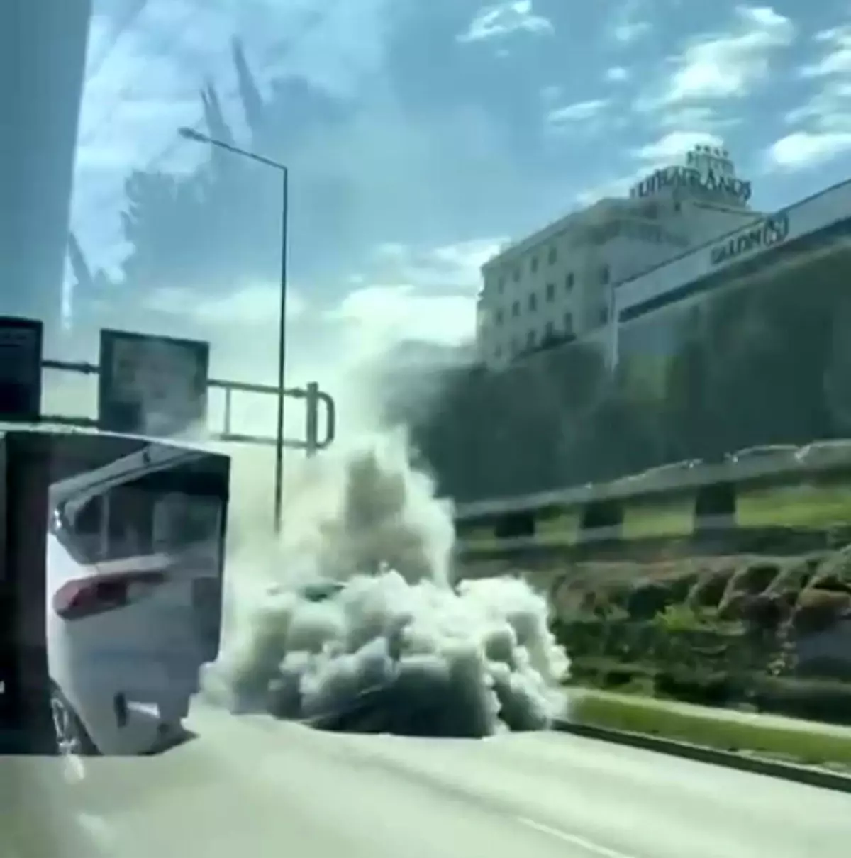 Bursa'da Motor Arızası Trafikte Panik Yarattı