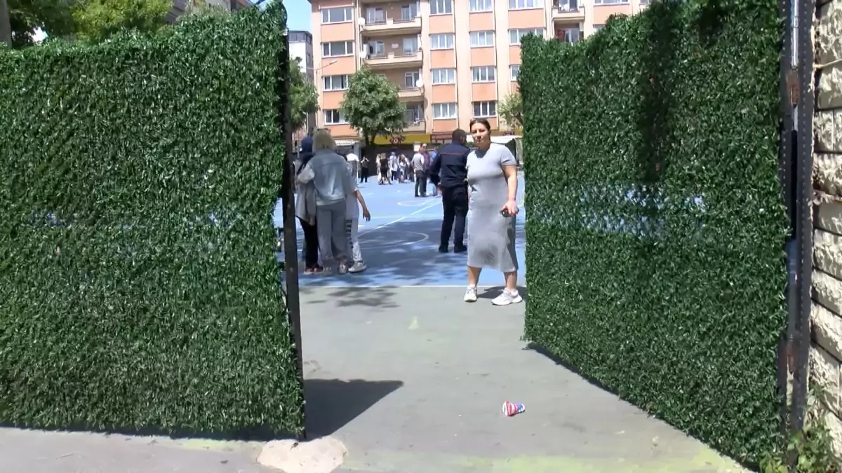 Bakırköy'de Okul Tuvaletinde Yangın Paniği