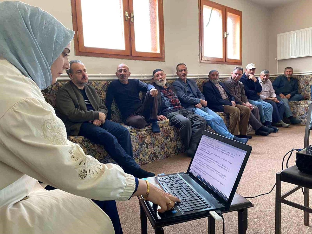 Bayburt'ta Çiftçilere Sulama ve Tarım Sigortası Eğitimi