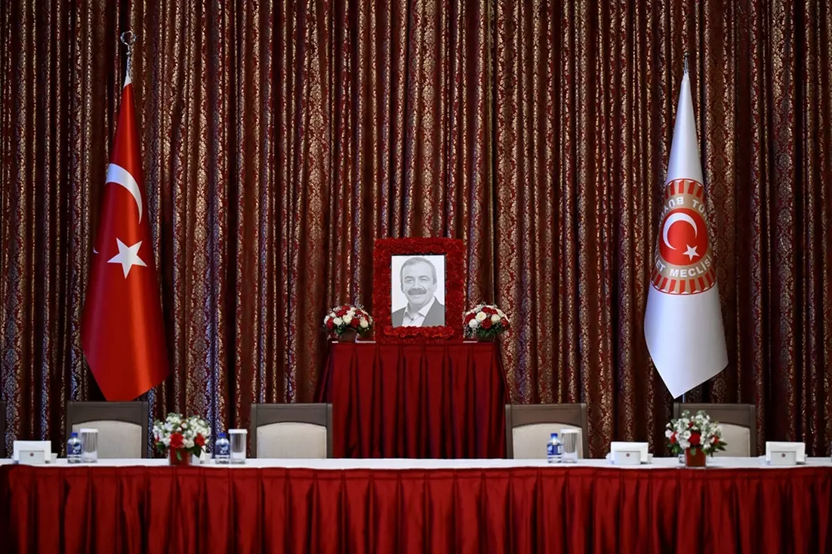 Dervişoğlu, Sırrı Süreyya Önder için Meclis'te yapılan taziyeye katılmadı