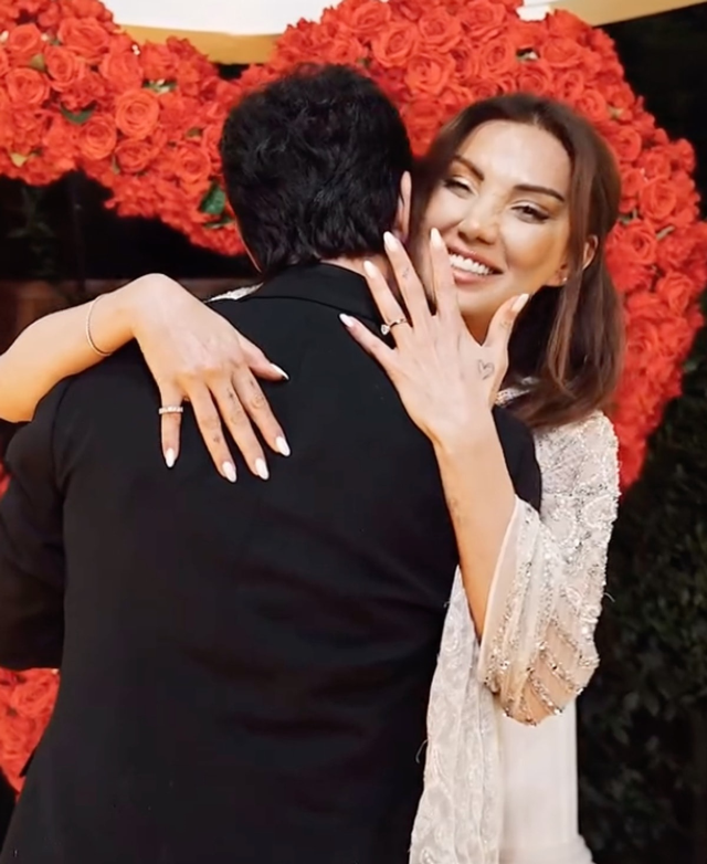 Surprise marriage proposal to Dilan Polat's sister Sıla Doğu