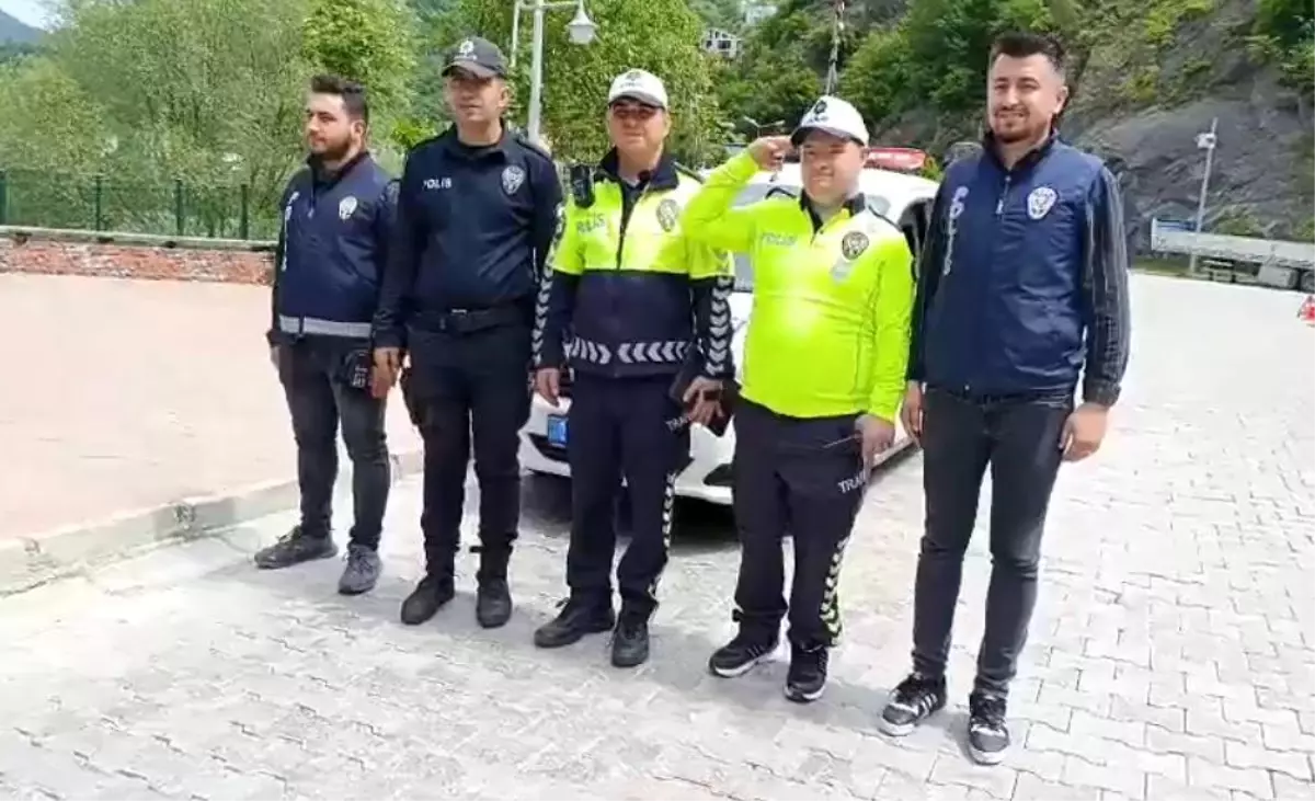 Down Sendromlu Barış Subaşı'nın Trafik Polisi Olma Hayali Gerçekleşti