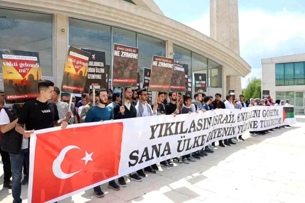 Elazığ'da üniversite öğrencileri Gazze için yürüdü