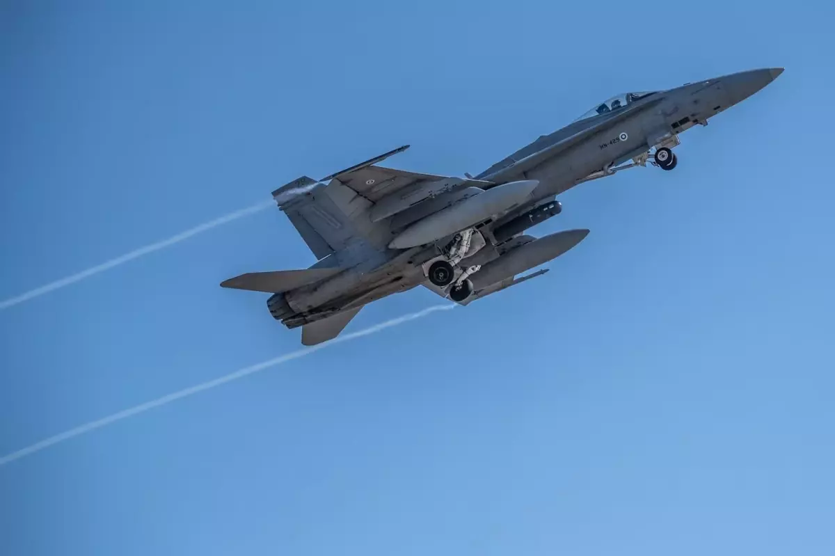 FİNLANDİYA'DA F/A-18 HORNET TİPİ SAVAŞ UÇAĞI DÜŞTÜ
