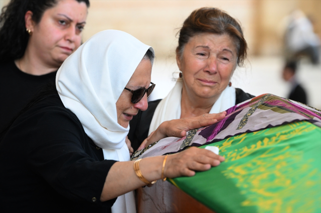 The funeral of Bahar, who was killed in broad daylight, was buried in tears