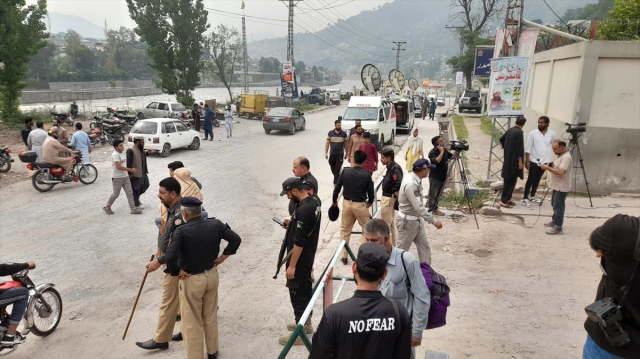 Hindistan Pakistan'ı füzelerle vurdu, ölü sayısı 26'ya yükseldi Hindistan Pakistan'ı füzelerle vurdu, ölü sayısı 26'ya yükseldi