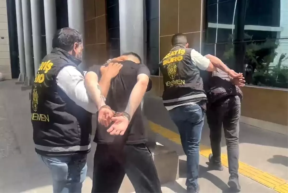 İzmir'de Dron ile Uyuşturucu Sevkiyatı Yapmaya Çalışan İki Şüpheli Yakalandı
