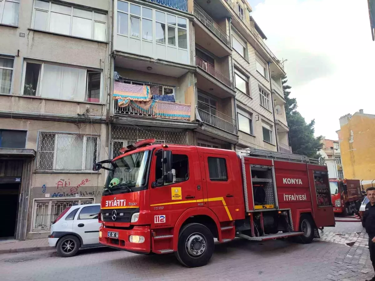 Konya'da Boşaltılan Apartmanda Yangın Paniği